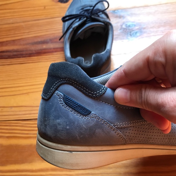 Ecco Light Blue Leather Sneakers, EUC, 39/8.5 - Picture 7 of 10